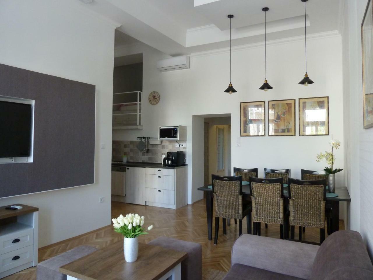 Kossuth Apartmanok Debrecen Eksteriør billede